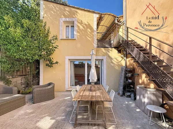 Maison de village avec grande terrasse, Chateauneuf de Gadag