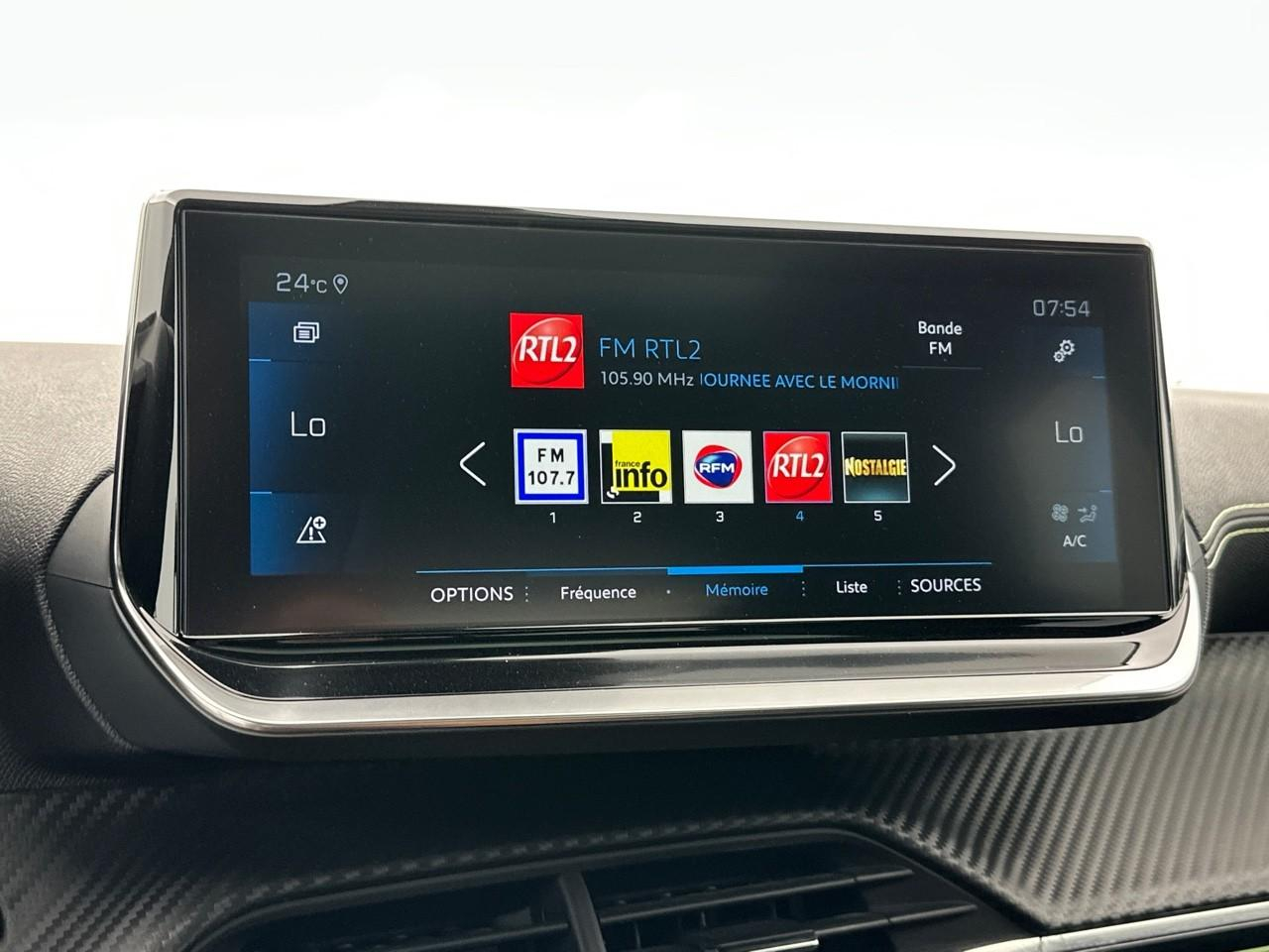 Peugeot 2008 puretech 130 s&s eat8 gt pack — photo 22