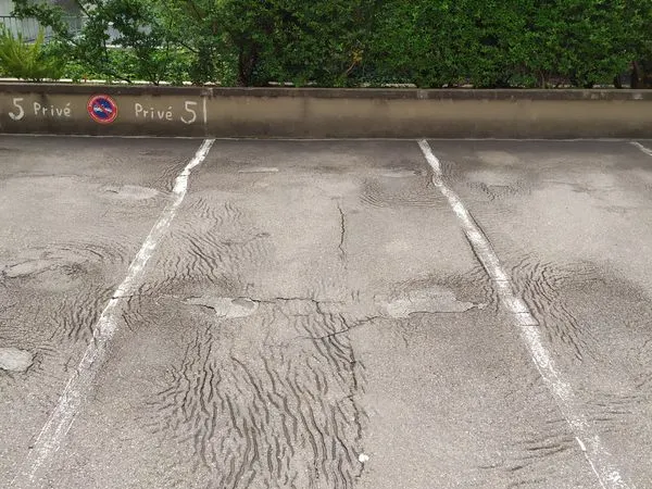 Place de parking extérieure sécurisée, 5 min à pied de la gare Part-Dieu