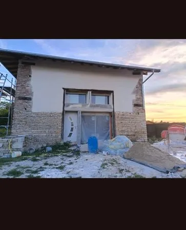 Maison de caractère en pisé, pierres & colombages entièrement rénovée