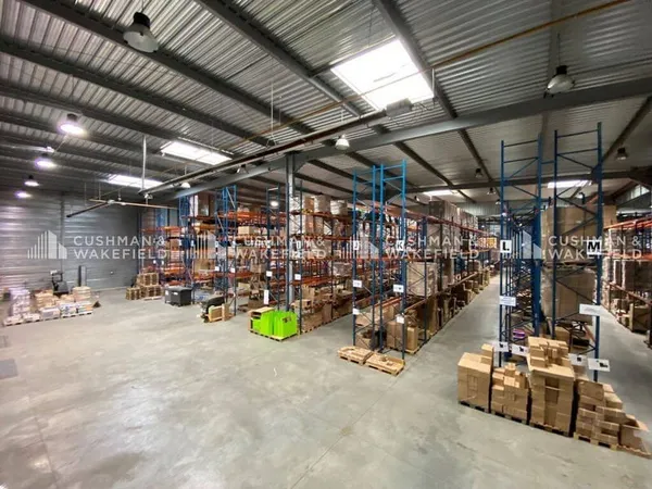 Entrepôt 3769 m²