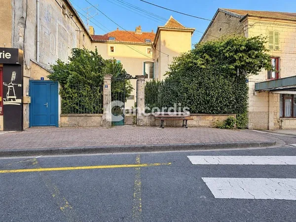 Maison 7 pièces 266 m²