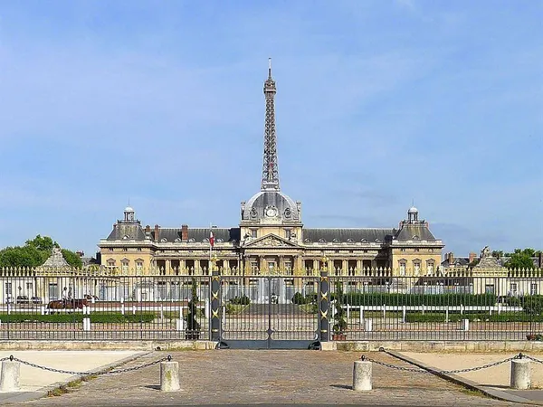 LOCATION PURE / École Militaire / idéal centre esthétique