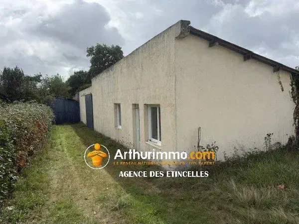 Entrepôt 363 m²