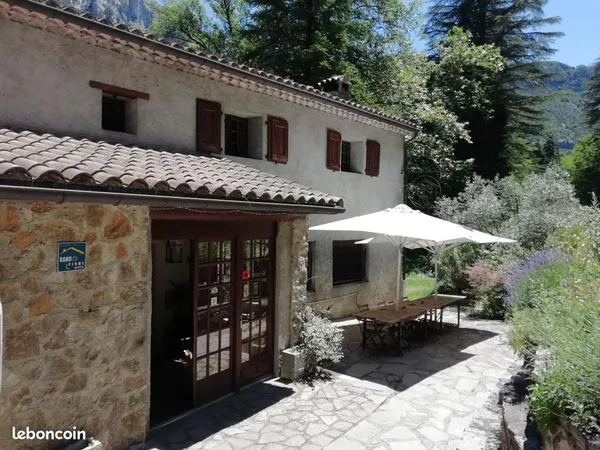 Gîte de Groupe en bord de rivière