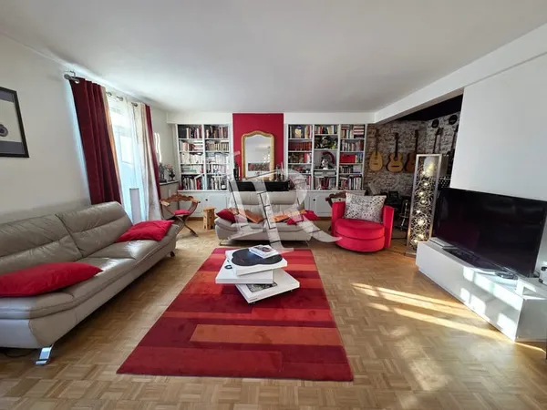 Appartement T4 + stationnements privés