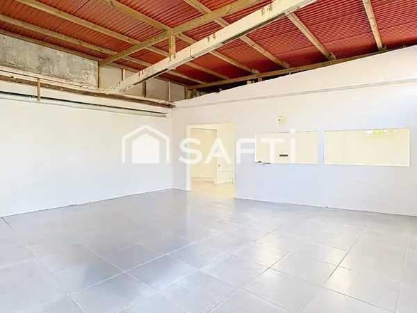 LE LAMENTIN : A LOUER LOCAL COMMERCIAL D'ENVIRON 135 m², UN FORT POTENTIEL POUR VOTRE ACTIVITÉ !