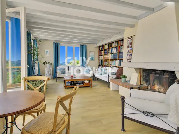 VILLA à vendre de 5 pièces de 208 m² sur 1200m² de terrain