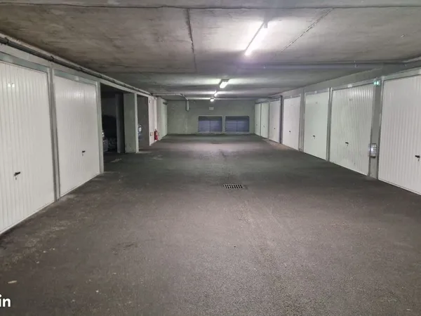 à louer - garage fermé et sécurisé