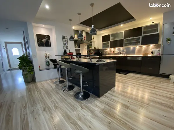 Maison 5 pièces 198 m²