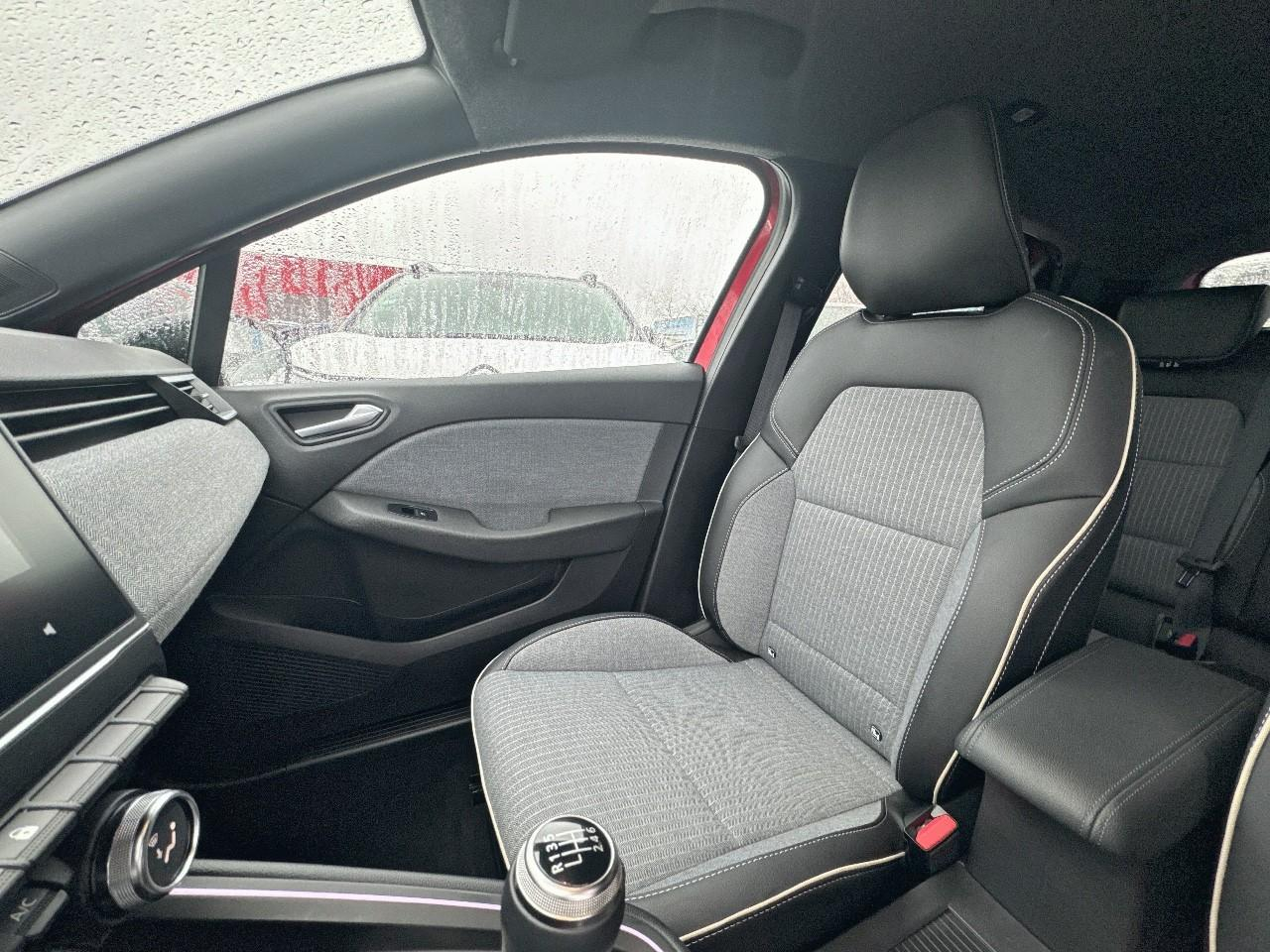 Renault Clio tce 90 ch gsr2 techno — photo 13