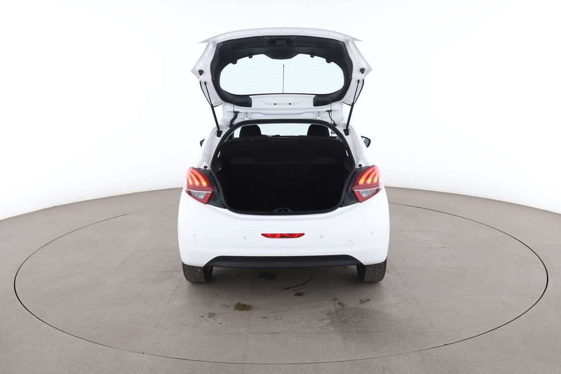 Peugeot 208 1.2 PureTech Allure — photo 15