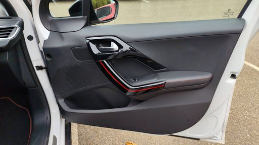 Peugeot 2008 1.2 PureTech 130 EAT6 - GT Line – 2019 – 48133 km – Essence – Boîte Automatique — photo 28