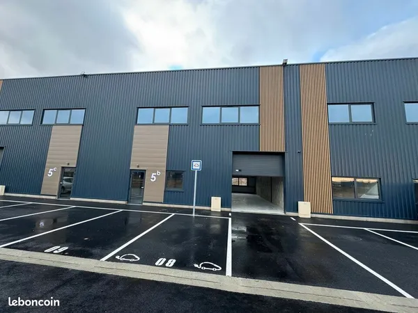 Local d'activité 2 108 m²