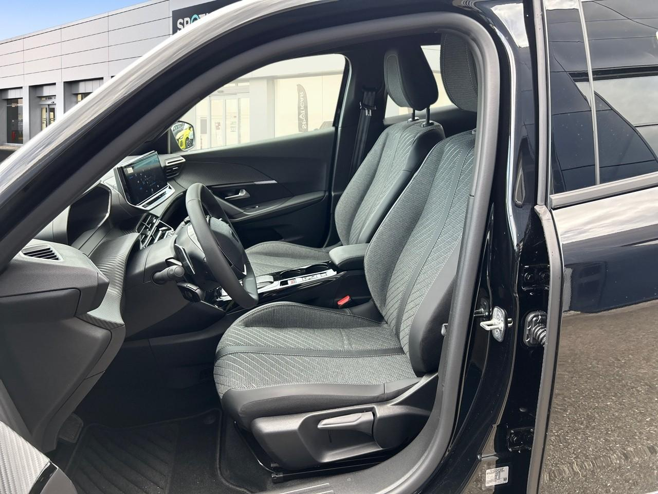 Peugeot 2008 1.2 hybrid 145ch allure e-dcs6 — photo 9