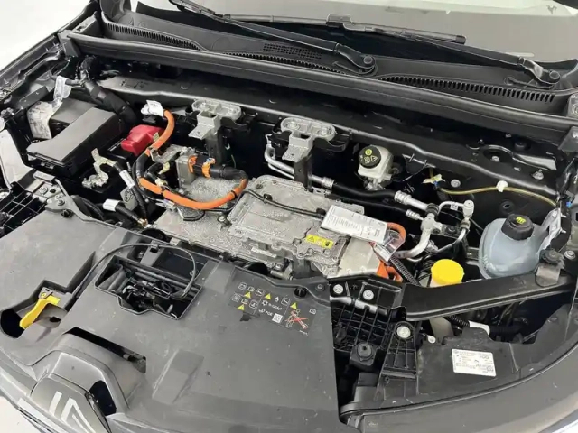 Renault Megane e-tech ev40 130ch standard charge — photo 52