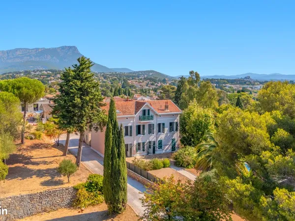 Exceptionnelle maison maitre au cap brun