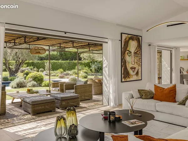 Villa 7 pièces 234 m²