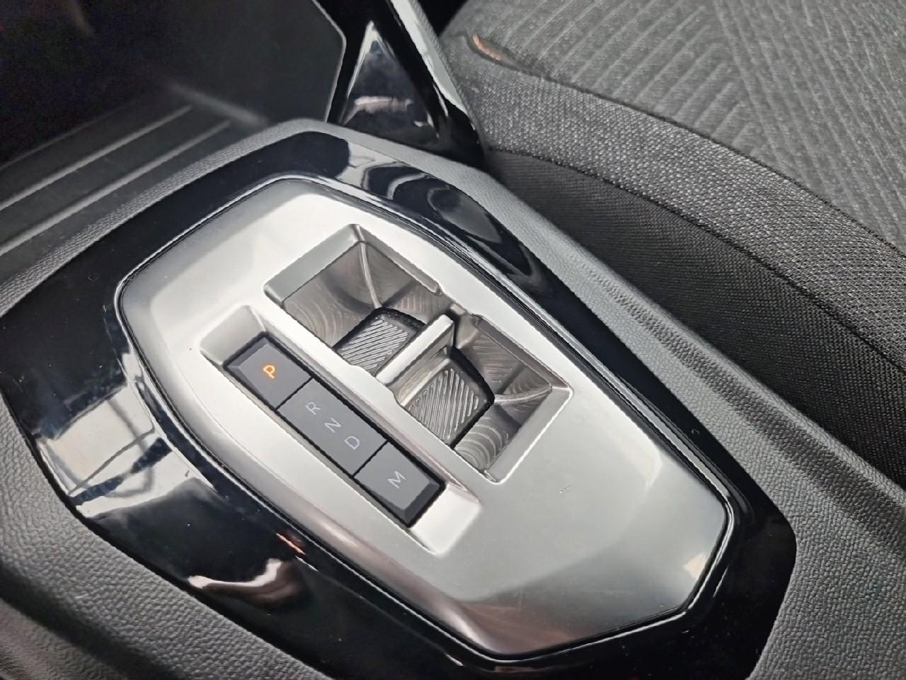 Peugeot 2008 hybrid 145 e-dcs6 style — photo 17