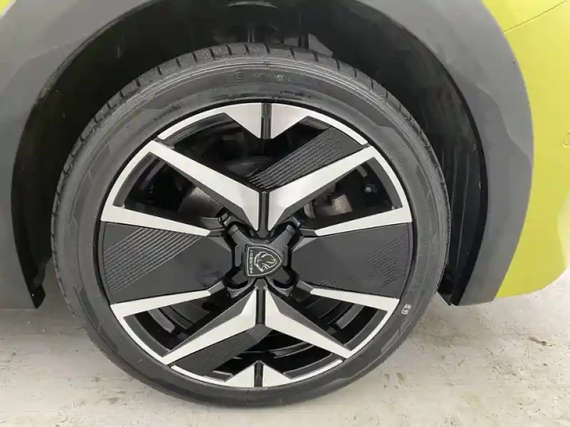 Peugeot 208 puretech 100 s&amp;s bvm6 — photo 18