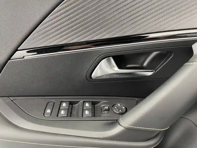 Peugeot 2008 puretech 130 s&amp;s eat8 — photo 32