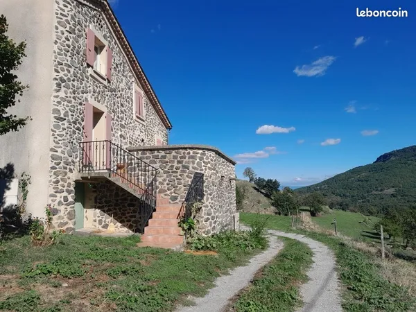 Location appartement environ 100 mètres carrés
