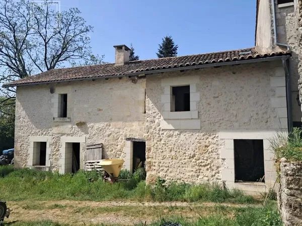 Ensemble pierre sur 2000 m² de terrain