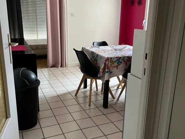 Meublé Lumineux avec balcon et ascenseur, résidence sécurisée