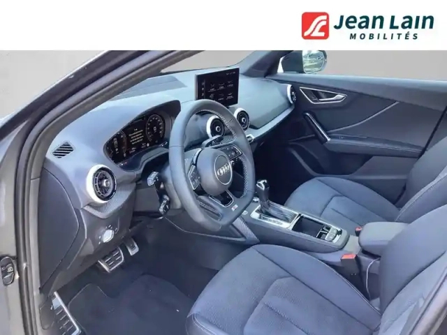 Audi Q2 35 tfsi 150 s tronic 7 — photo 11