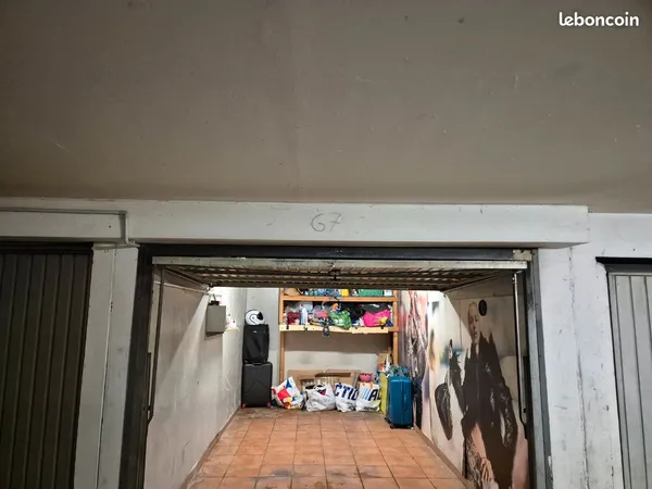 Grand garage