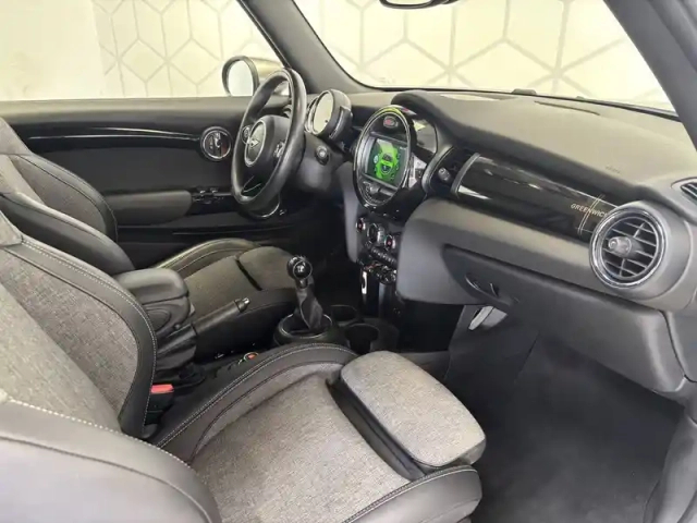 Mini Mini cabriolet cooper 136 ch — photo 20