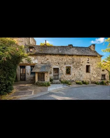 Maison en pierre à rénover - centre bourg