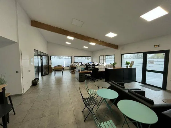 Local commercial 362 m²