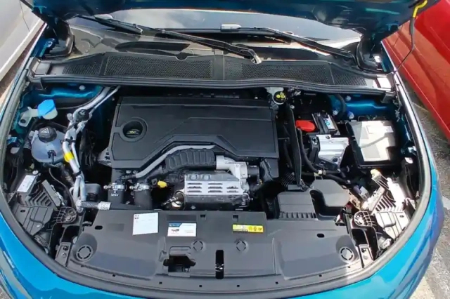 Peugeot 308 hybrid 136 e-dcs6 — photo 16