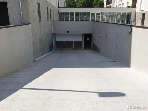 Parking en sous sol fermé