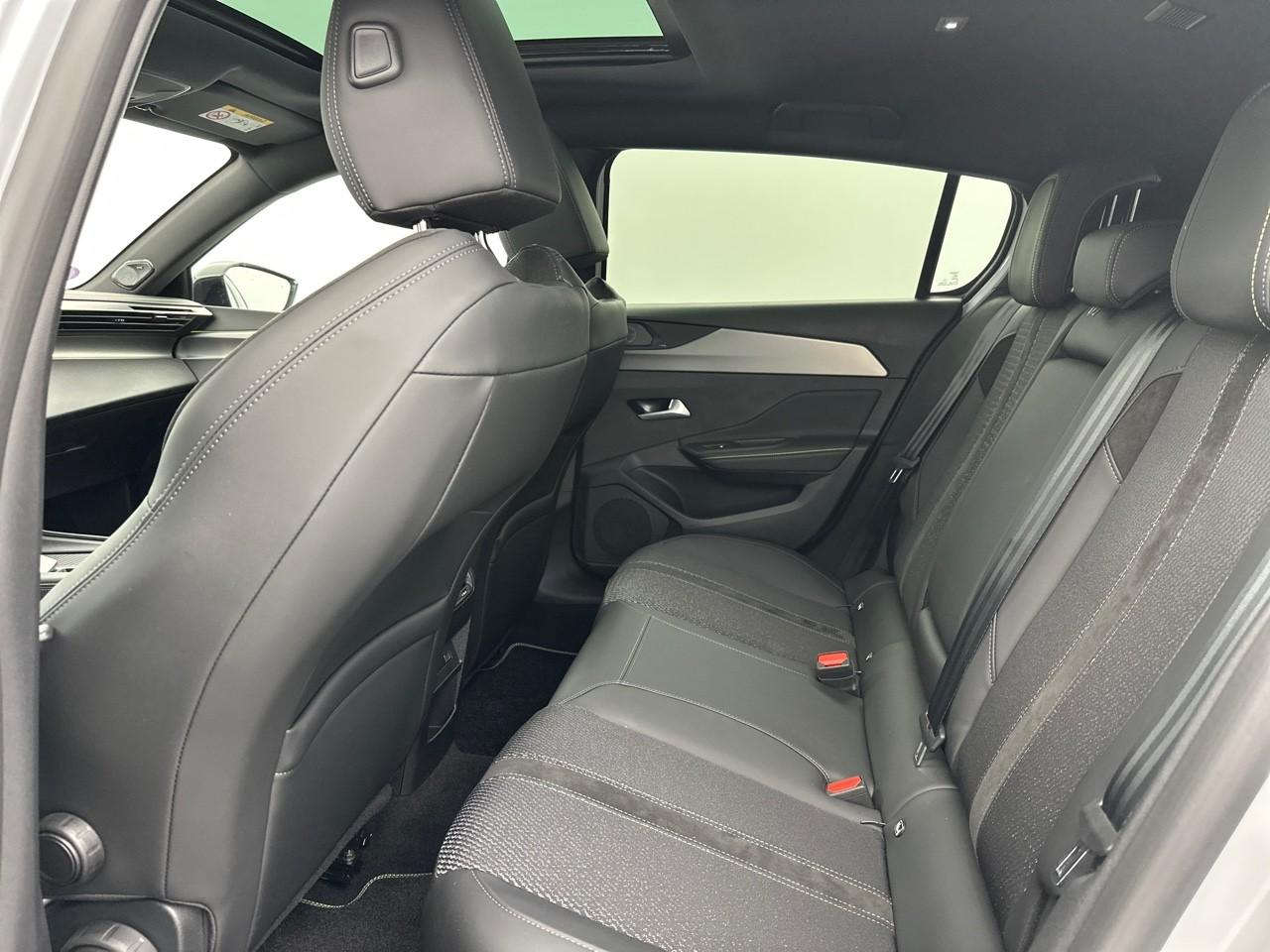 Peugeot 308 hybrid 136 e-dcs6 gt — photo 12