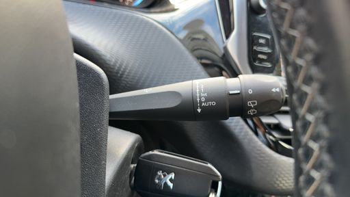 Peugeot 2008 1.2 PureTech 110 - Allure – 2018 – 106566 km – Essence – Boîte Manuelle — photo 11