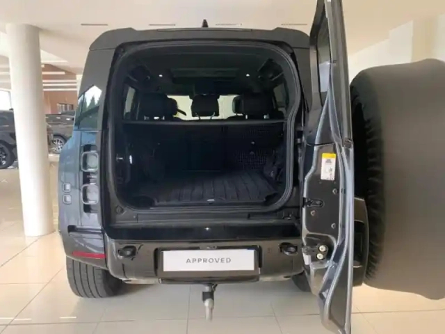 Land Rover Defender 110 2.0 p300e phev x — photo 5