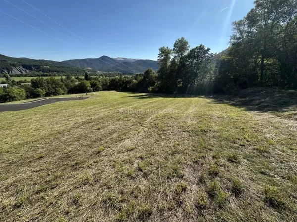 Terrain 1204 m²