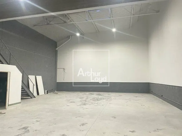 Local d'activité 236 m²