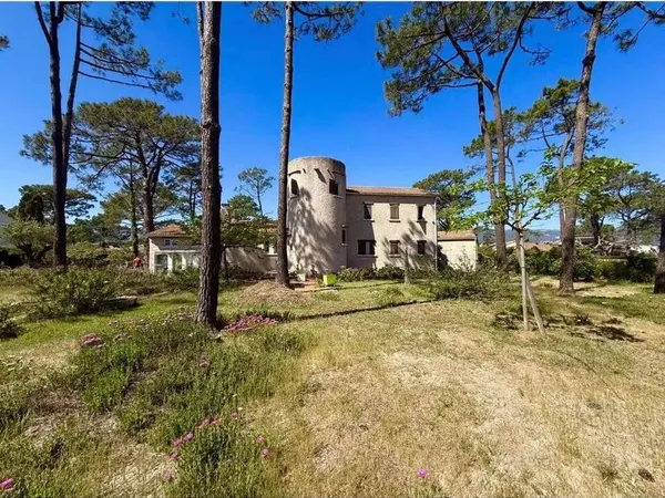 Maison 6 pièces 204 m²