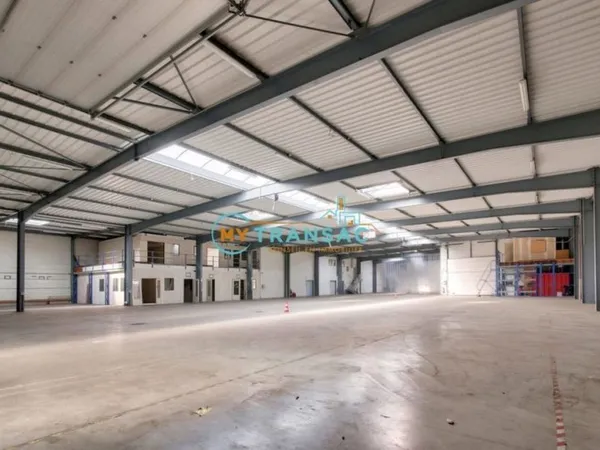 Tremblay-en-France A LOUER 3 384m² sur un foncier de 7 512m²