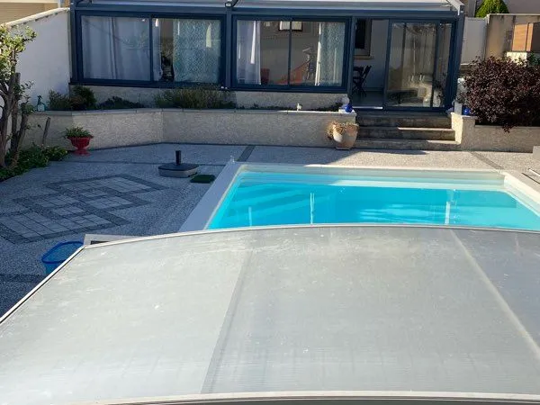 Maison 86m2 avec véranda 48m2, piscine et jardin au calme de Chazelles sur Lyon