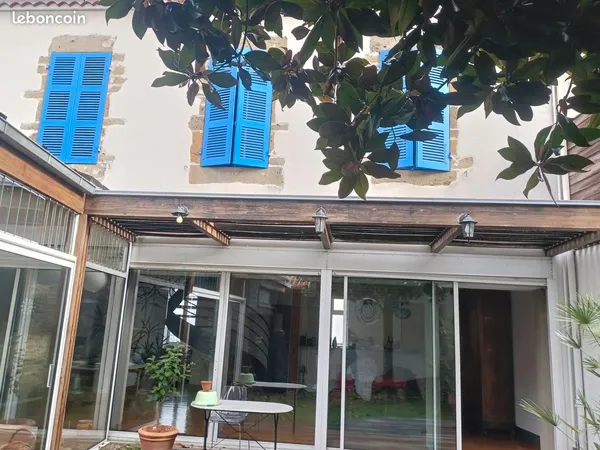 Maison bougeoise