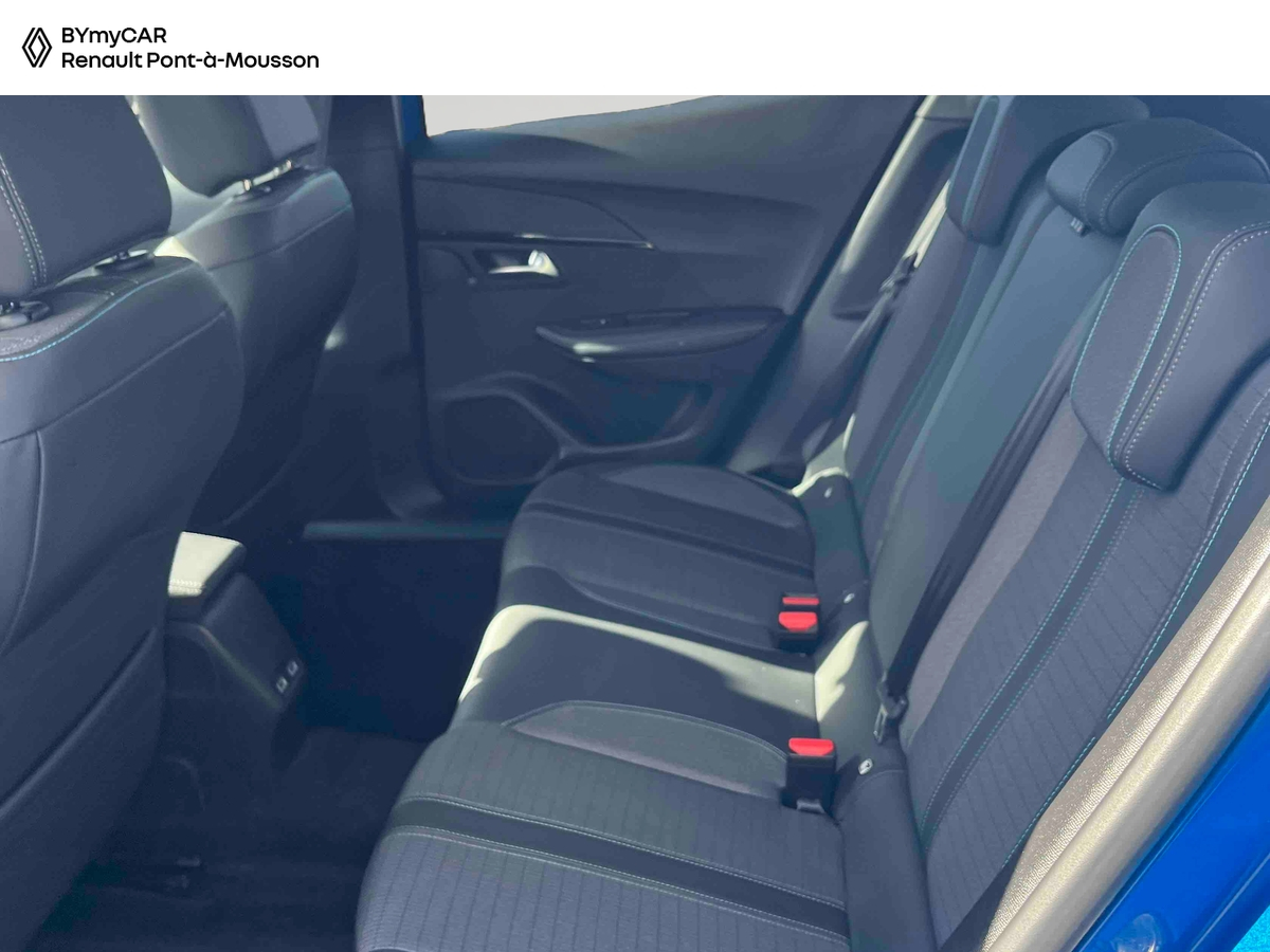 Peugeot 2008 PureTech 130 S&amp;S EAT8 — photo 12