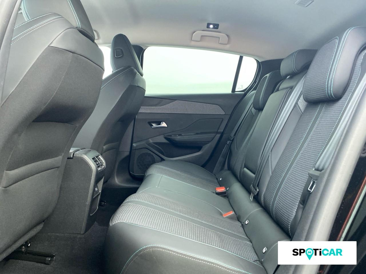Peugeot 308 phev 180ch allure pack e-eat8 — photo 10