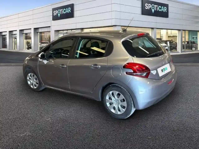 Peugeot 208 puretech 68ch bvm5 — photo 17