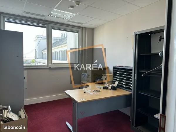 BUREAUX 136 m² CHESSY
