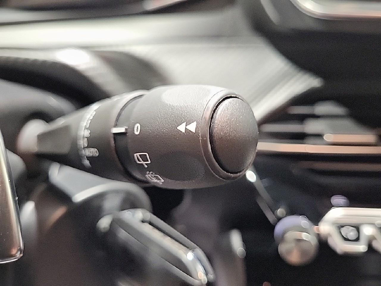 Peugeot 2008 hybrid 145 e-dcs6 style — photo 21