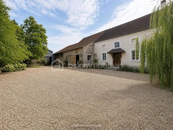 Bel ensemble immobilier comprenant Maison d'habitation, grange, hangar et terrain